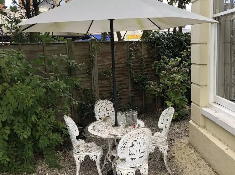 اقامتگاه Kynsham House