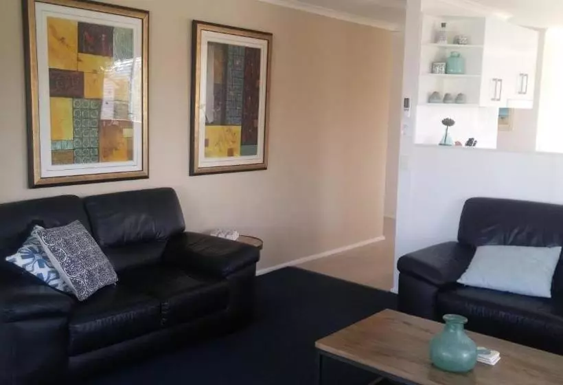 هتل Apollo Luxury Apartments