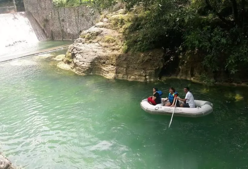 ホテル Hau Eco Lodges Citumang Pangandaran