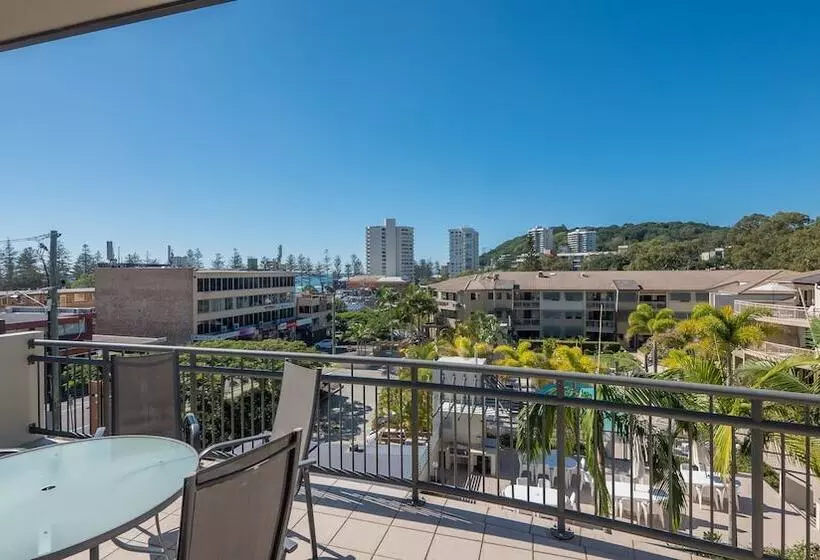 Hotelli The Village Holiday Apartments At Burleigh
