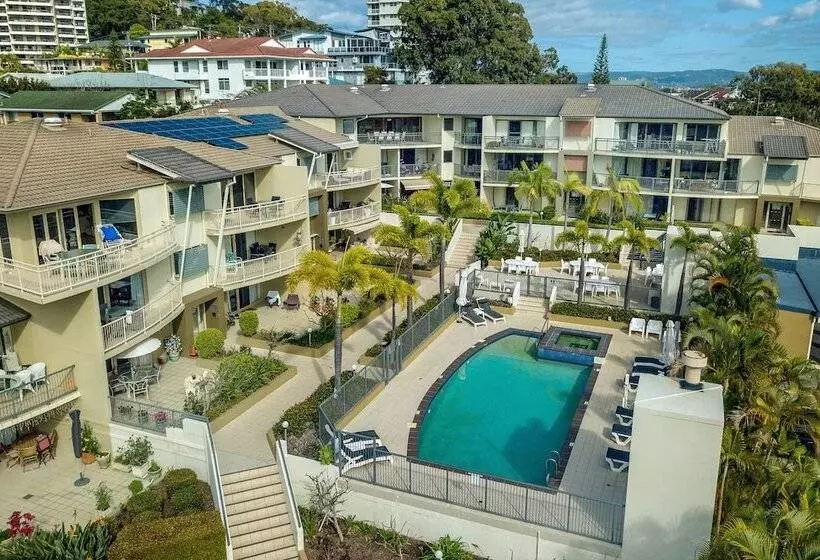 Hotelli The Village Holiday Apartments At Burleigh