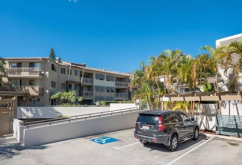 Hotelli The Village Holiday Apartments At Burleigh