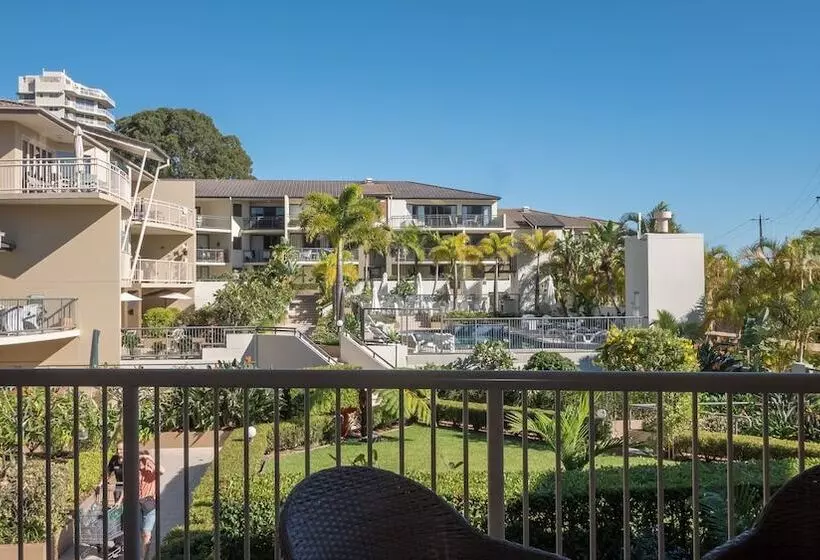 Hotelli The Village Holiday Apartments At Burleigh
