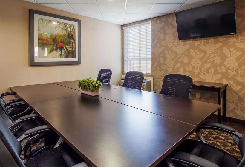 בית מלון כפרי Best Western Plus Bowmanville