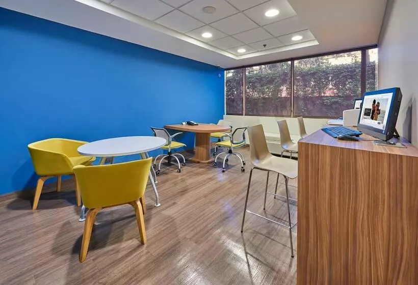 בית מלון כפרי City Express By Marriott Ciudad Juárez