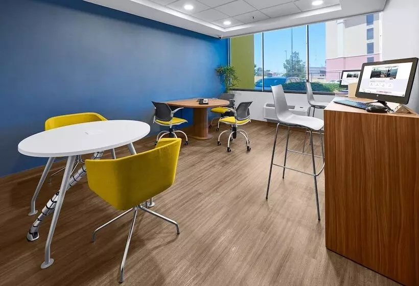 בית מלון כפרי City Express By Marriott Ciudad Juárez