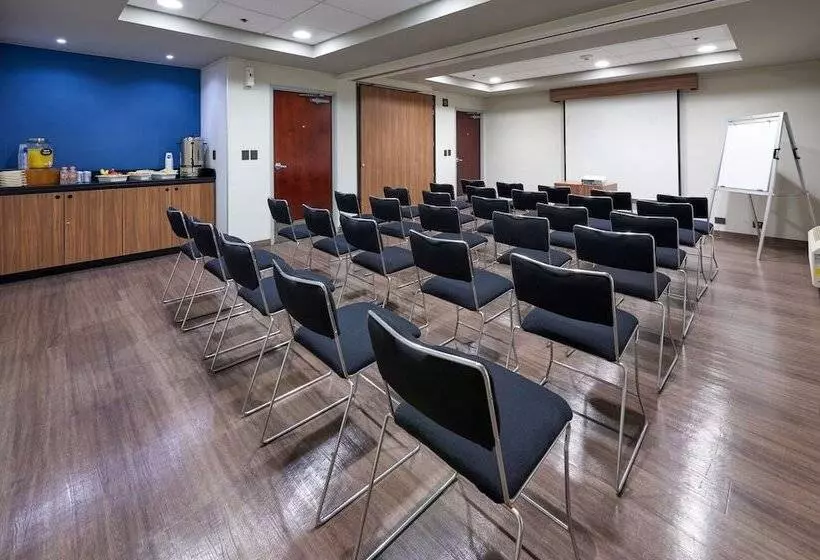 בית מלון כפרי City Express By Marriott Ciudad Juárez