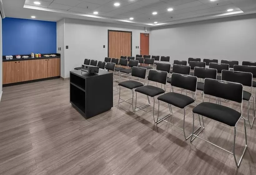 בית מלון כפרי City Express By Marriott Ciudad Juárez