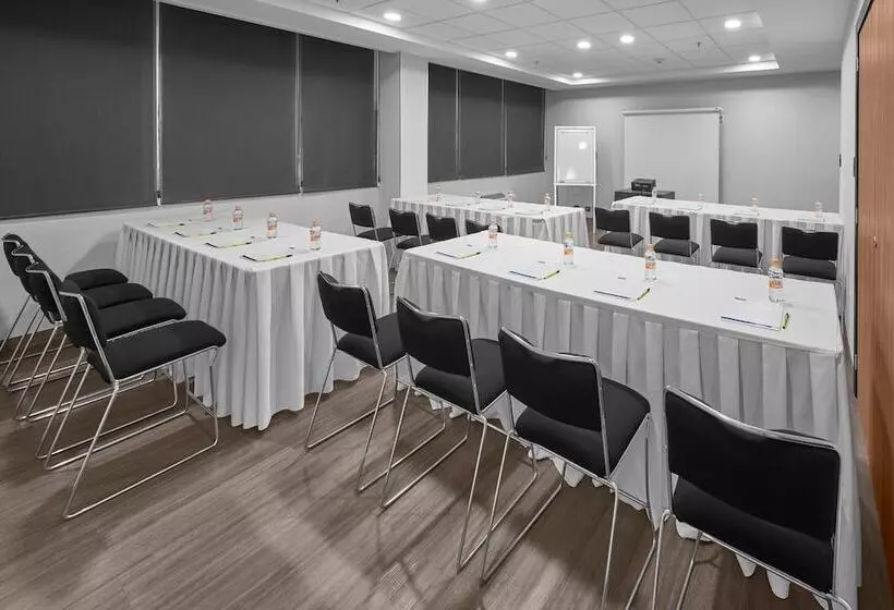 בית מלון כפרי City Express By Marriott Ciudad Juárez