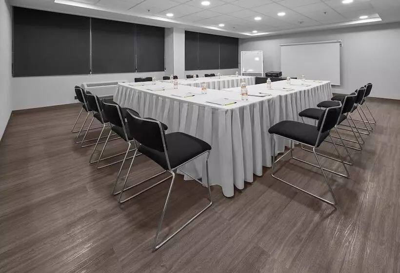 בית מלון כפרי City Express By Marriott Ciudad Juárez