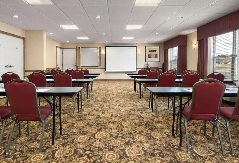 Отель Country Inn & Suites By Radisson, Stevens Point, Wi