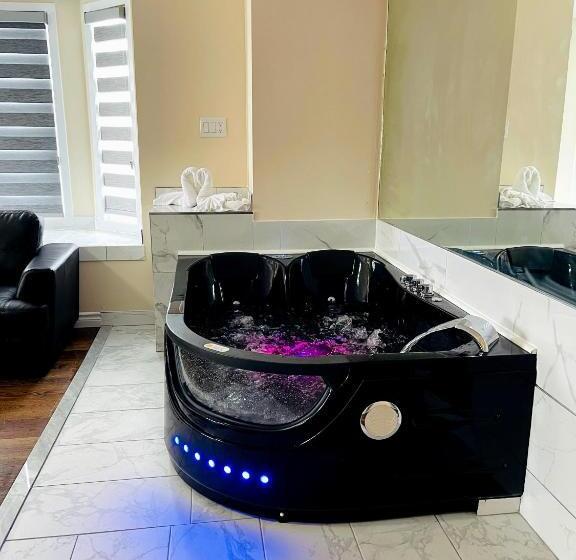 هتل Falls Lodge & Suites