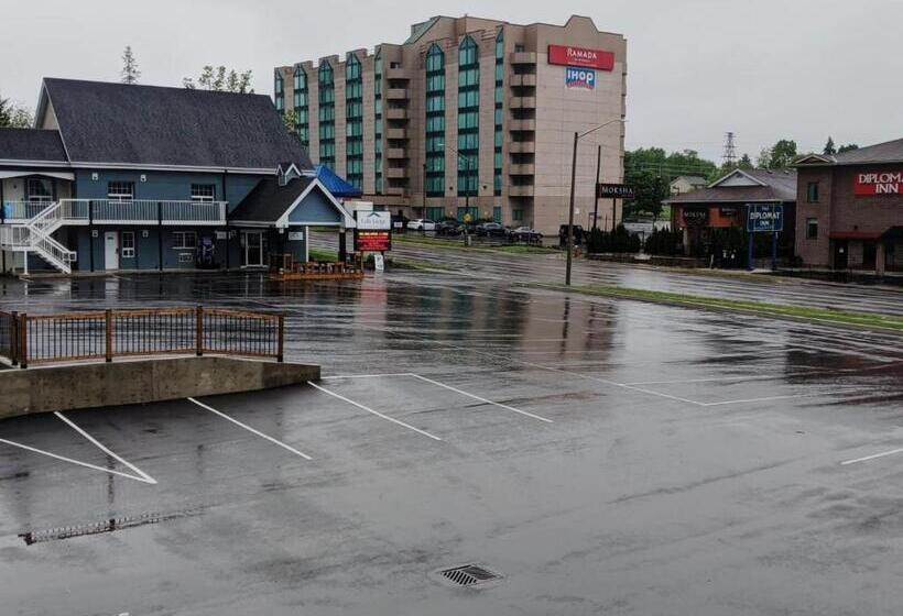 هتل Falls Lodge & Suites