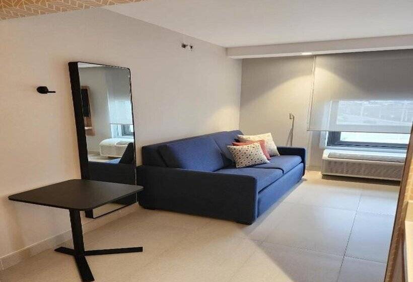 هتل Hampton by Hilton Saltillo Zona Aeropuerto