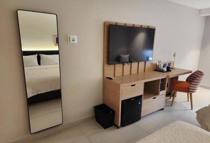 هتل Hampton by Hilton Saltillo Zona Aeropuerto