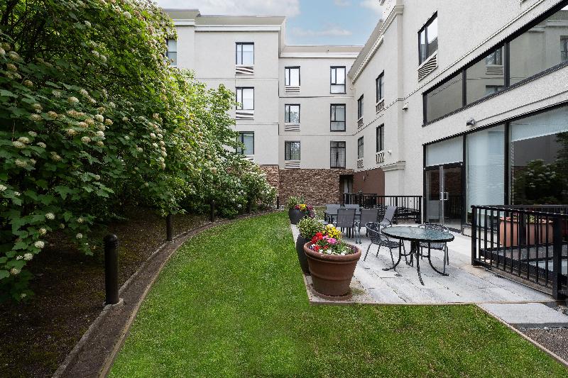 هتل Holiday Inn Express And Suites Surrey, An Ihg