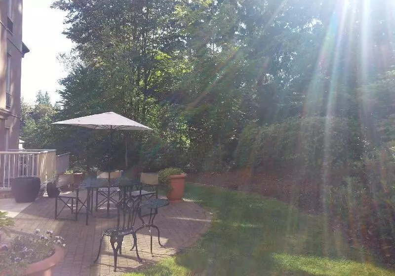 酒店 Holiday Inn Express And Suites Surrey, An Ihg