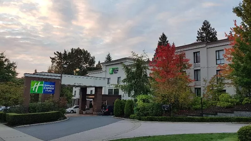 酒店 Holiday Inn Express And Suites Surrey, An Ihg