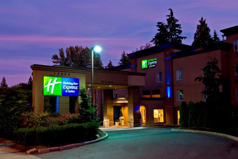 هتل Holiday Inn Express And Suites Surrey, An Ihg