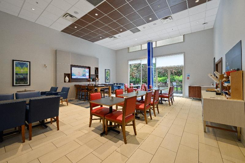 هتل Holiday Inn Express And Suites Surrey, An Ihg