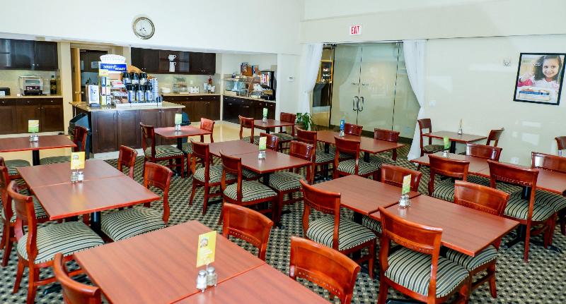 هتل Holiday Inn Express And Suites Surrey, An Ihg