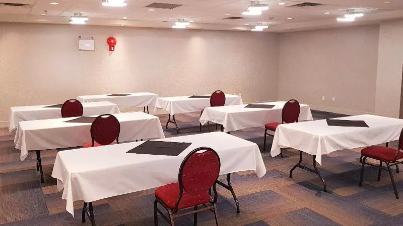 酒店 Holiday Inn Express And Suites Surrey, An Ihg