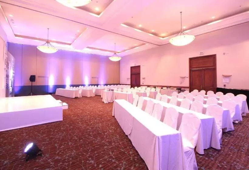 ホテル Holiday Inn Monterrey Valle, An Ihg