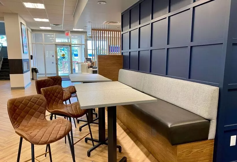 酒店 Howard Johnson By Wyndham Winnipeg West