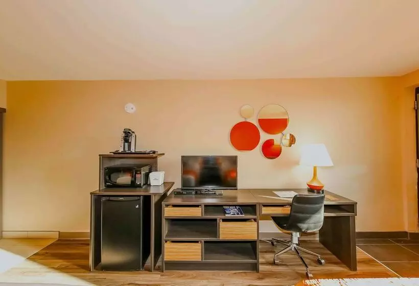 酒店 Howard Johnson By Wyndham Winnipeg West