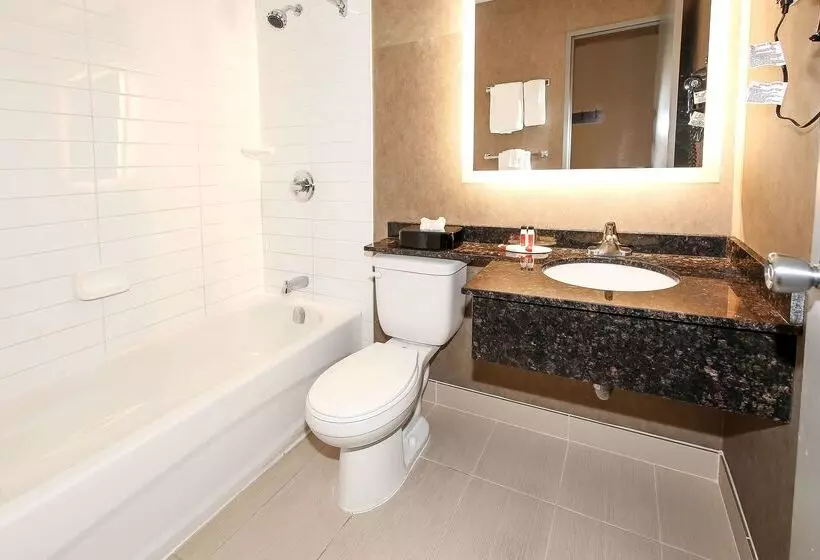 酒店 Howard Johnson By Wyndham Winnipeg West