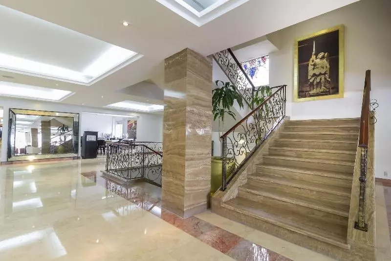 Отель Imperio De Angeles Executive Leon By Real De Minas Business Class