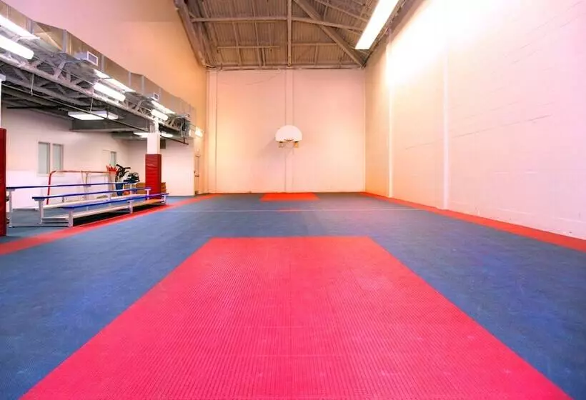 Отель Kingbridge Conference Centre &