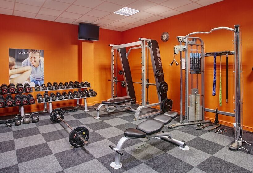 هتل Leonardo Cheltenham