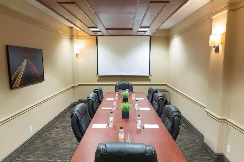 Radisson Hotel & Suites Fort Mcmurray