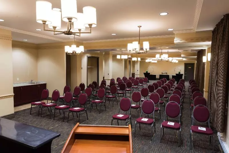 Radisson Hotel & Suites Fort Mcmurray