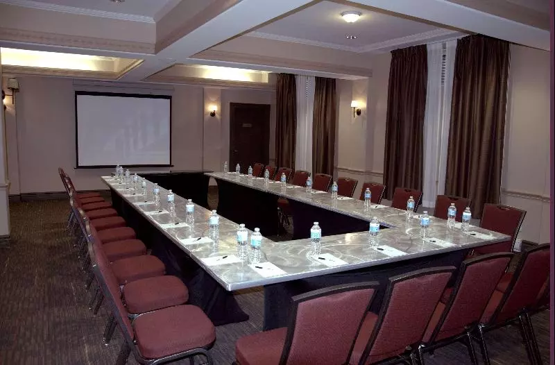 Radisson Hotel & Suites Fort Mcmurray