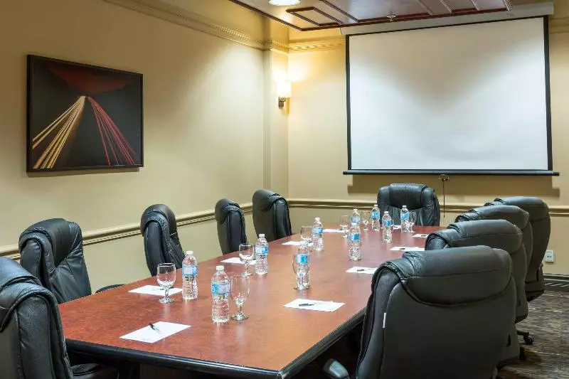 Radisson Hotel & Suites Fort Mcmurray