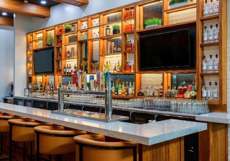 Radisson Hotel & Suites Fort Mcmurray