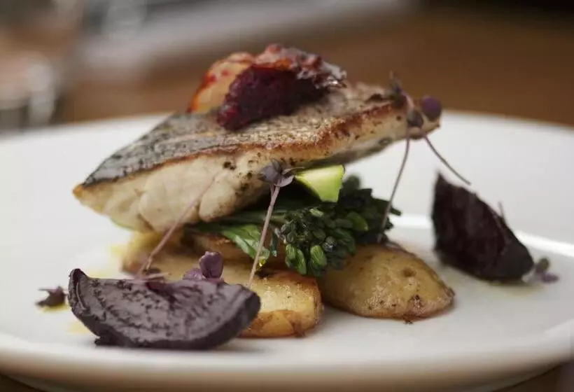 Отель Salthouse Harbour