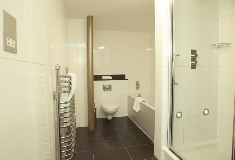 Отель Salthouse Harbour