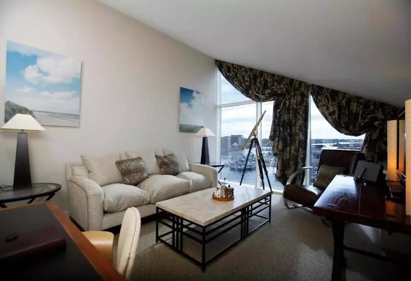 Отель Salthouse Harbour