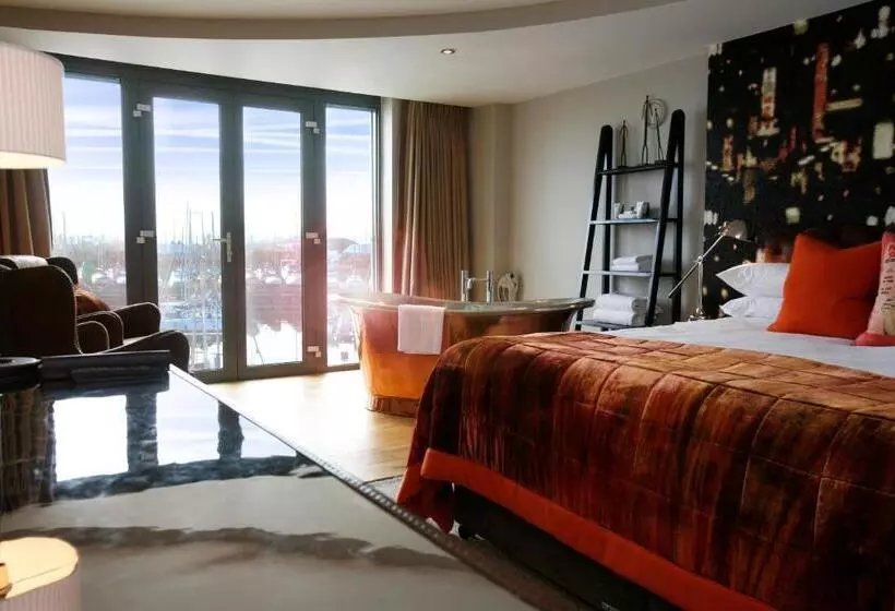 Отель Salthouse Harbour