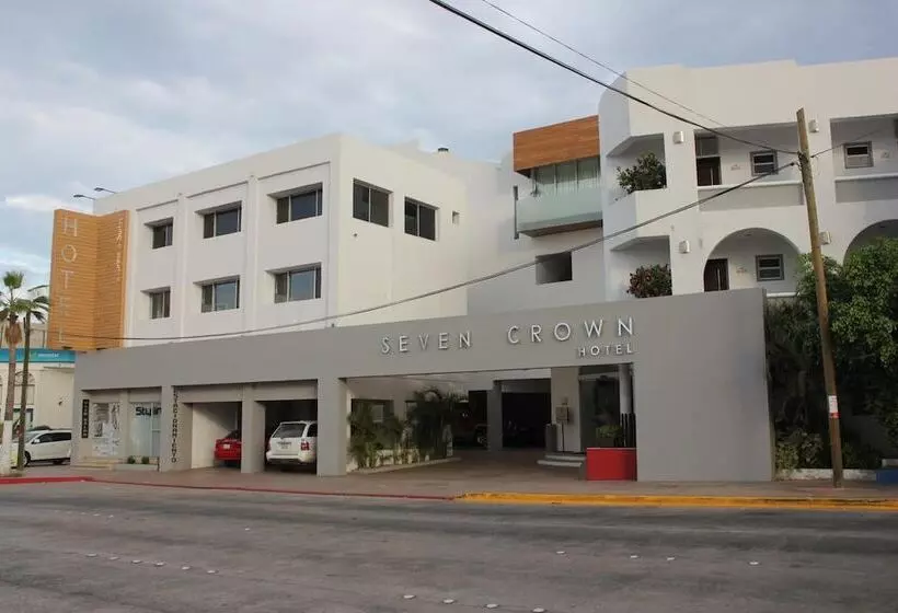 ホテル Seven Crown Express & Suites By Kavia