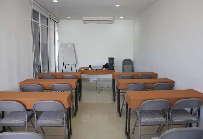 Szálloda Seven Crown Express & Suites By Kavia