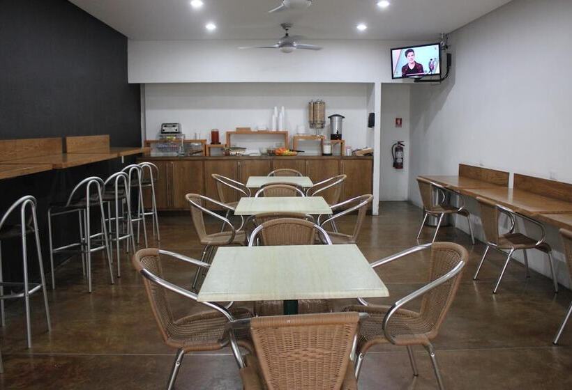 Szálloda Seven Crown Express & Suites By Kavia