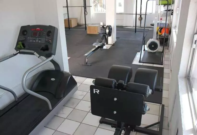 ホテル Seven Crown Express & Suites By Kavia