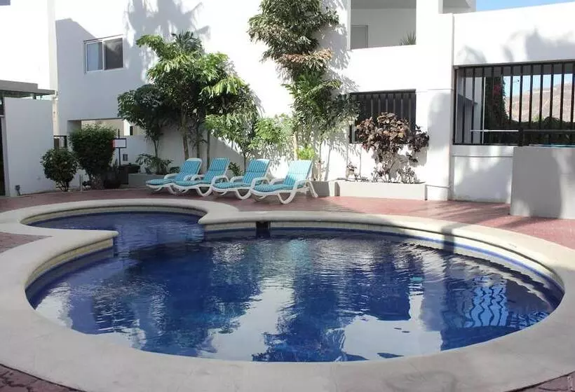 ホテル Seven Crown Express & Suites By Kavia