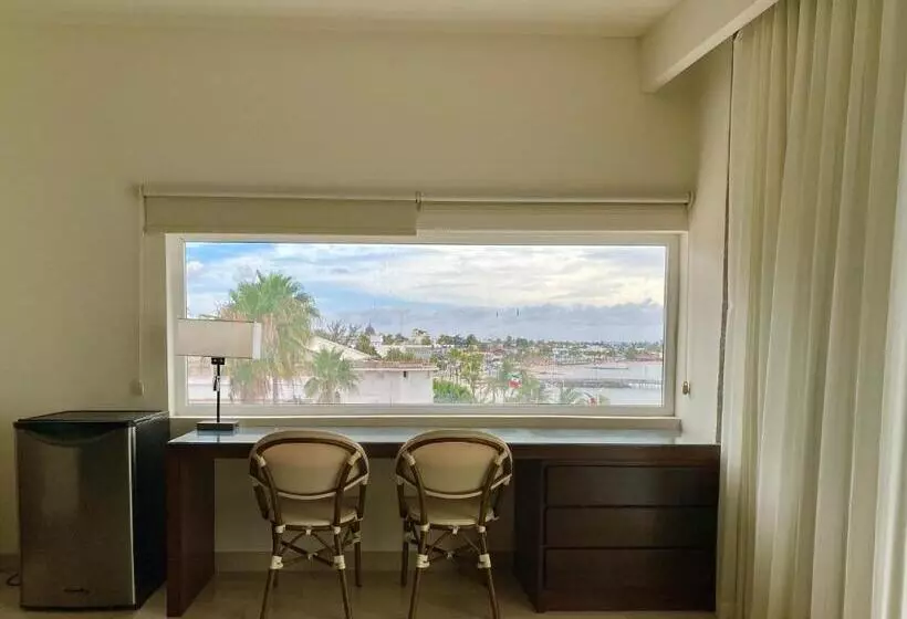 ホテル Seven Crown La Paz Malecon