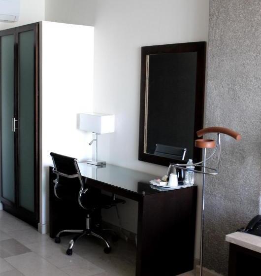 בית מלון כפרי Seven Crown La Paz Malecon