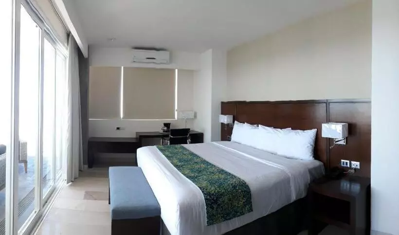 ホテル Seven Crown La Paz Malecon